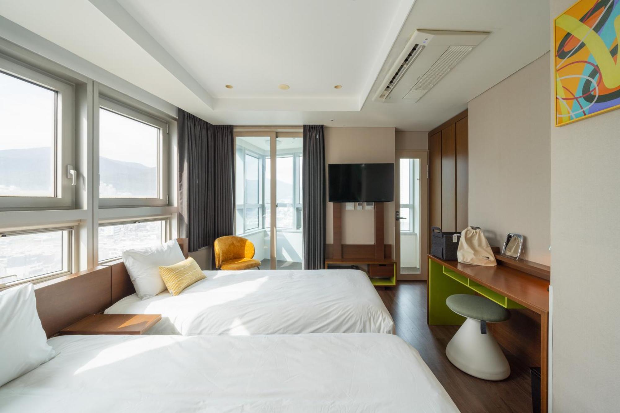Urbanstay Haeundae Station Busan Exteriör bild