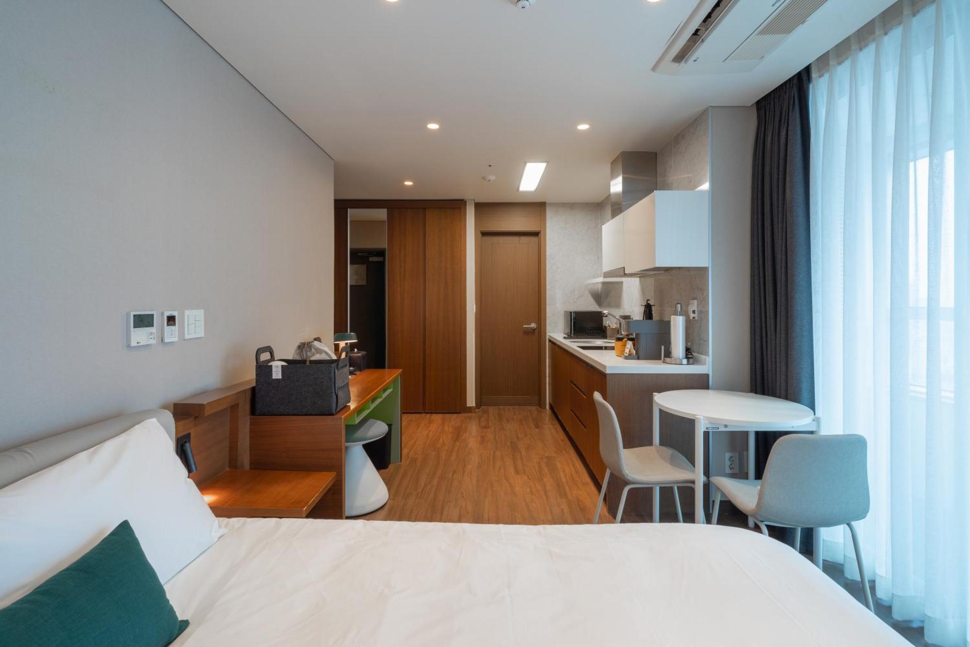 Urbanstay Haeundae Station Busan Exteriör bild